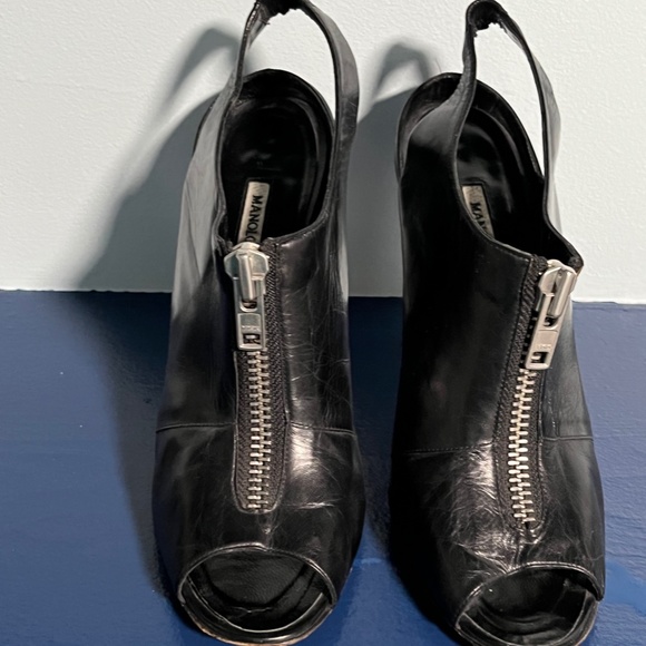 Manolo Blahnik Vella Zip-front Black Leather Bootie Slingback  sz 39.5 (8.5 US) - Picture 3 of 9